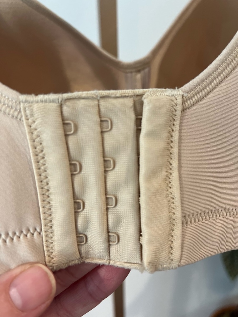 Vanity Fair Nude Seamless Wireless Bra - Picture 4 of 5